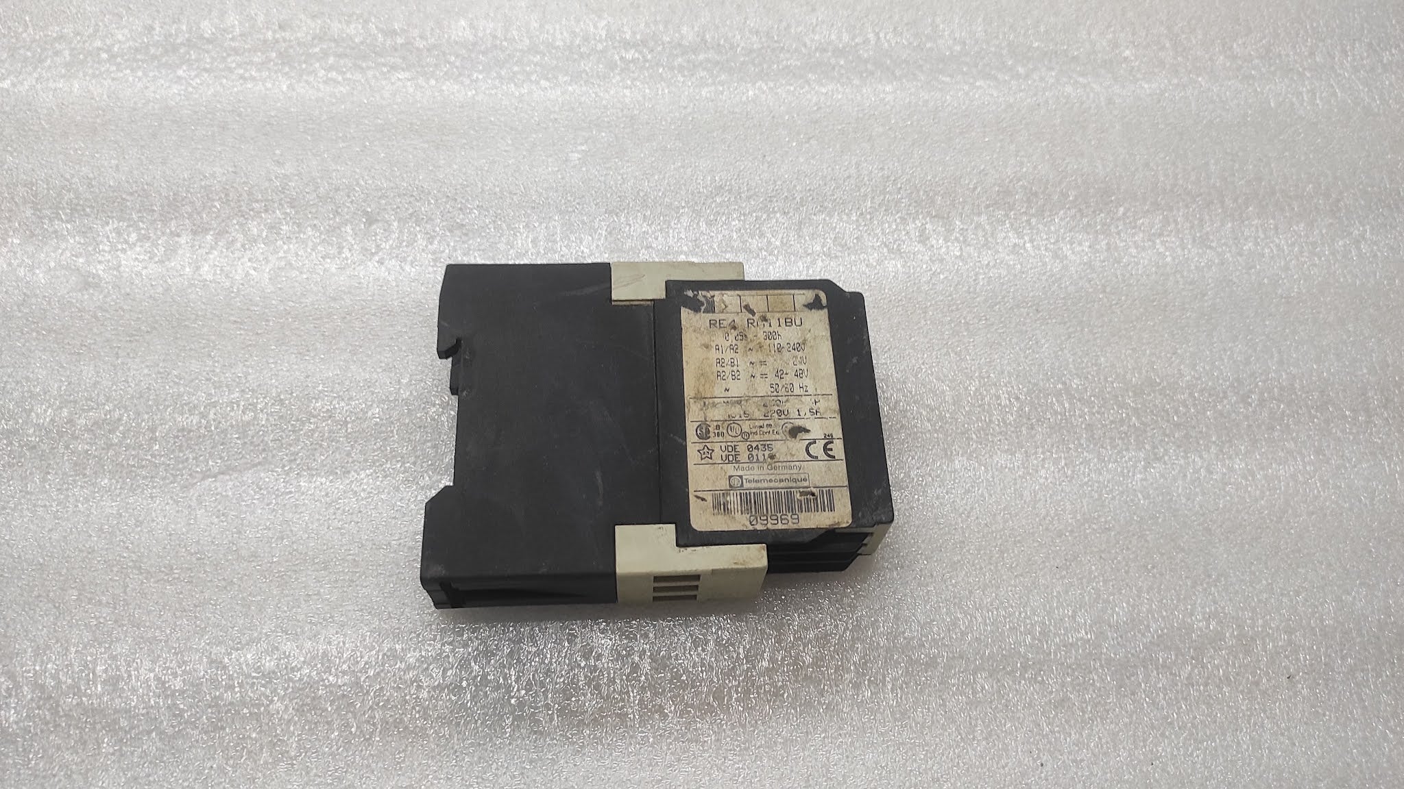 TELEMECANIQUE RE4 RM11BU TIME DELAY  RELAY 09969 110-240V/24V/42-48V  0.05S-300H