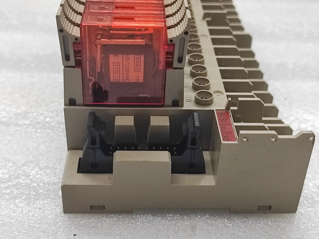 OMRON G7T 1122S 110-120VAC 15 UNIT RELAY WITH BASE MODULE