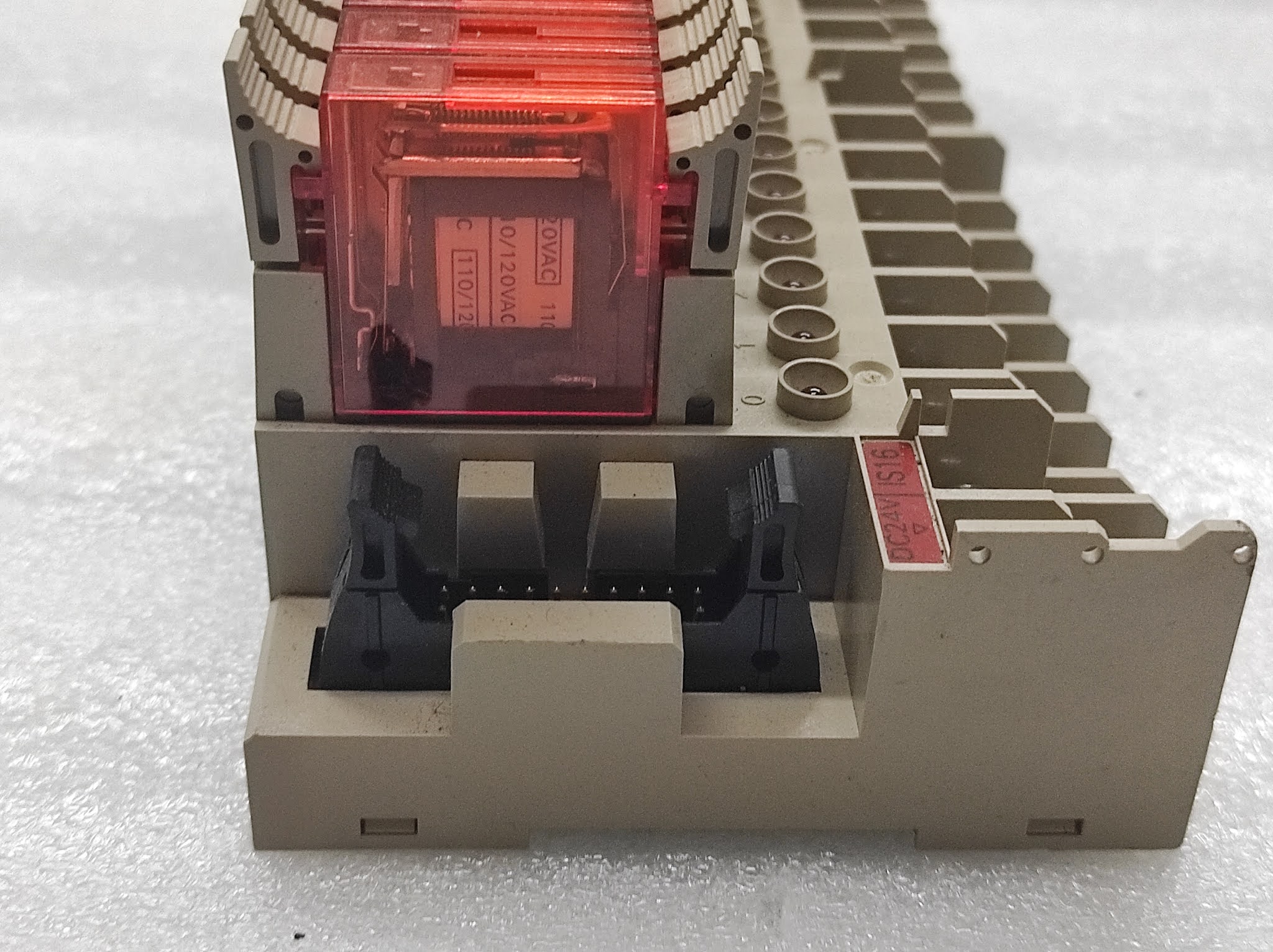 OMRON G7T 1122S 110-120VAC 15 UNIT RELAY WITH BASE MODULE