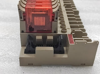 OMRON G7T 1122S 110-120VAC 15 UNIT RELAY WITH BASE MODULE