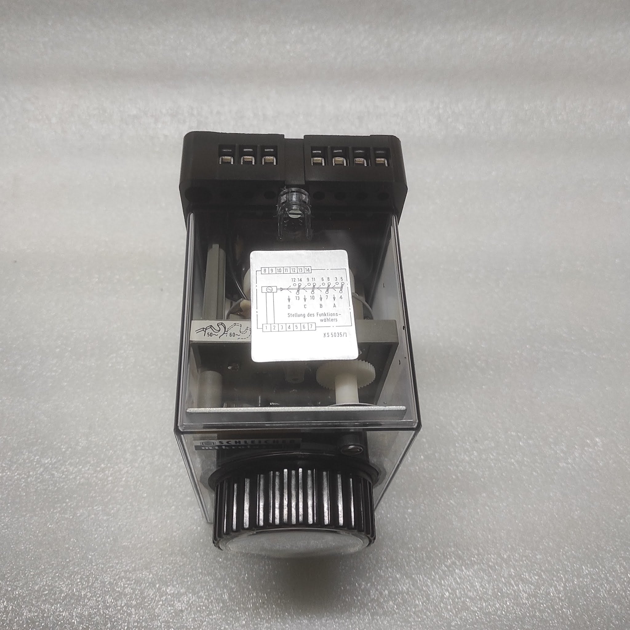 SCHLEICHER MZ 54 TIME RELAY 01111894-23 220V 0.15S-30H MZ54SGZ8