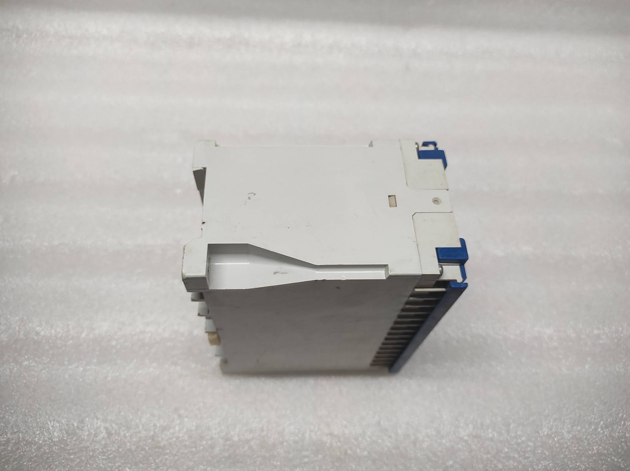 SELCO T4800-33 LOAD SHARER 230V