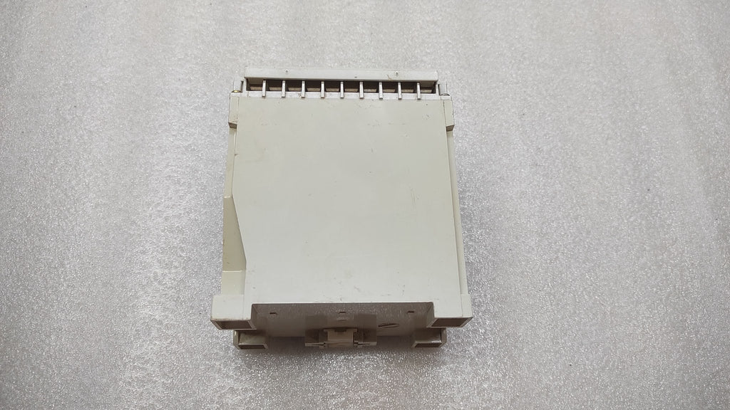 KNICK 8439 A1 DC-ISOLATING AMPLIFIER CRACKED BODY
