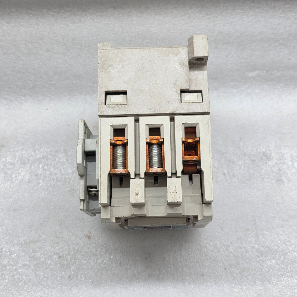 CUTLER HAMMER AN16GN0 MAGNETIC CONTACTOR 45A 110-120VAC AUX C320KGS1