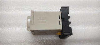 OMRON H3CR-H8L TIMER REAY 100-120VAC LOT OF 4  UNIT