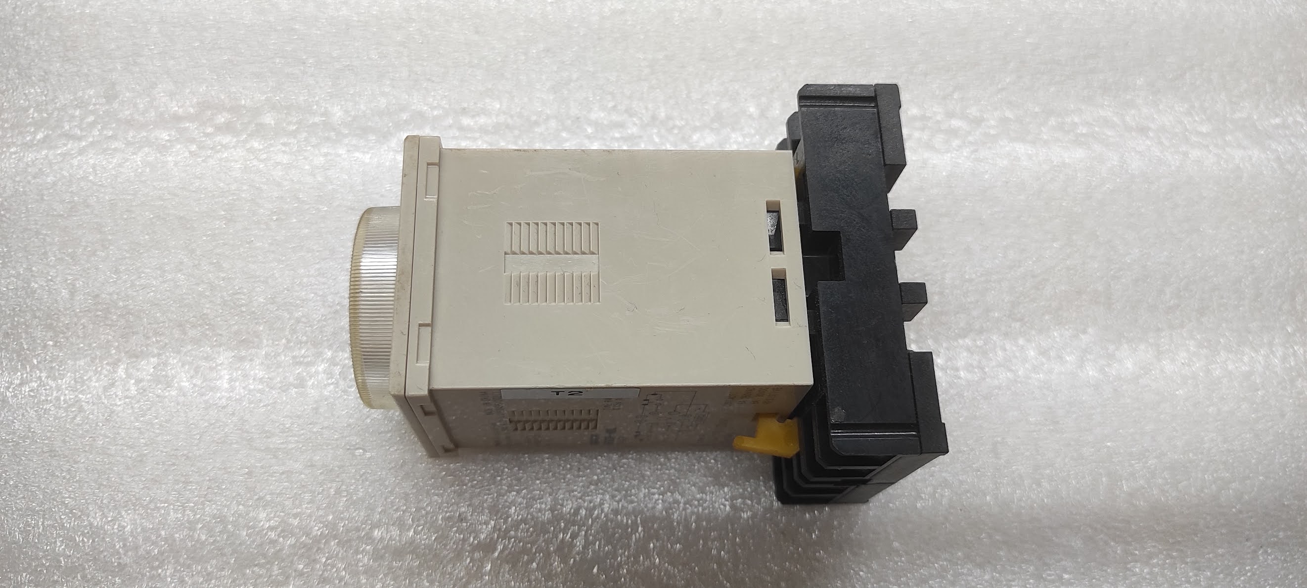 OMRON H3CR-H8L TIMER REAY 100-120VAC LOT OF 4  UNIT