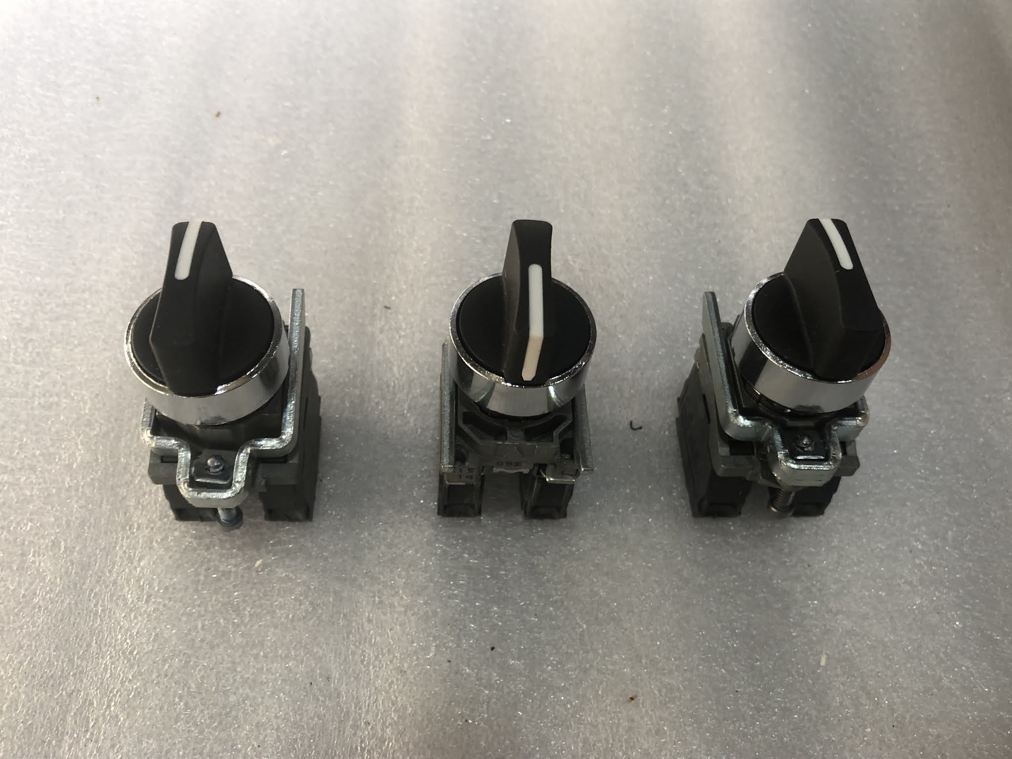 SE  XB4-BD53 SELECTOR SWITCH 38062