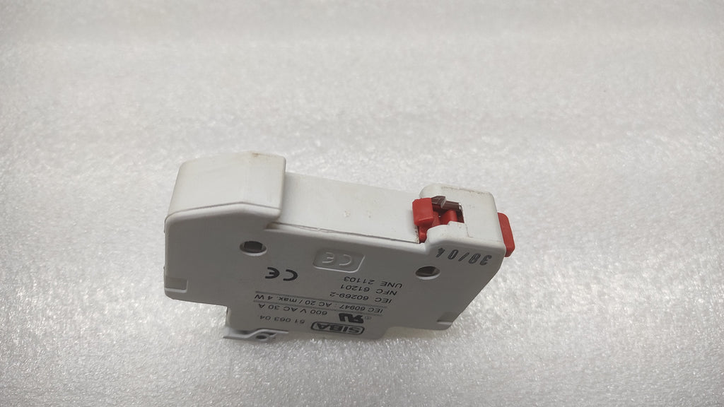 SIBA 5106304 FUSE HOLDER 10X38 600VAC 30A LOT OF 9 UNIT