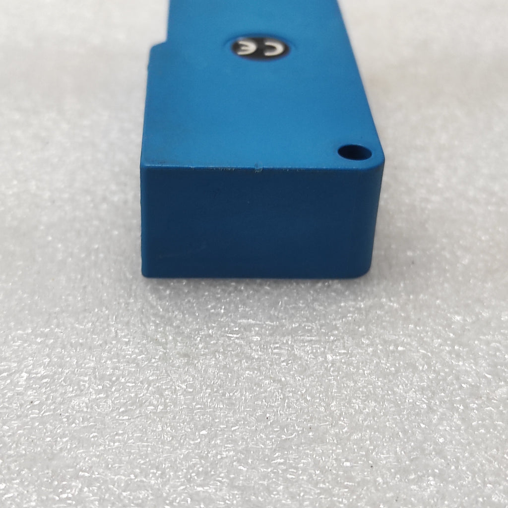 WENGLOR HN22PA3 REFLEX SENSOR WITH BACKGROUND SUPPRESSION 10-30VDC