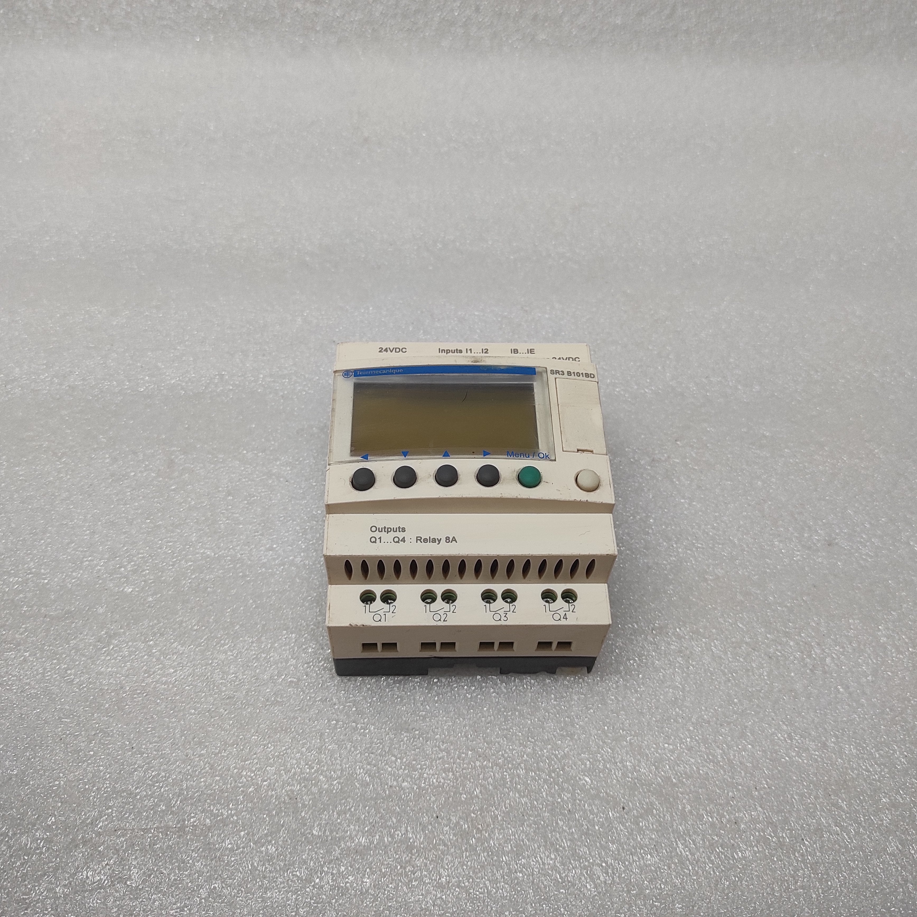 SE SR3B101BD LOGIC RELAY 24VDC