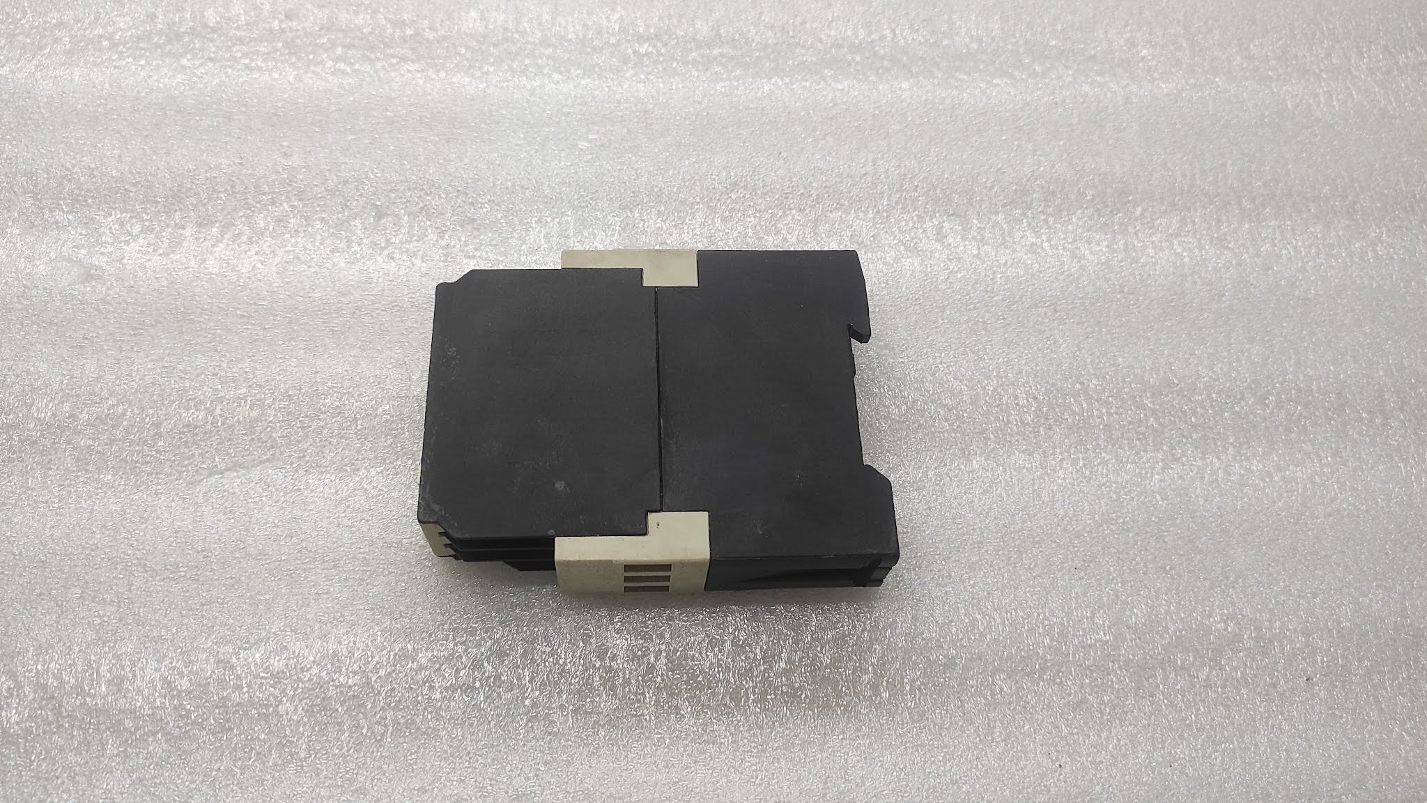 TELEMECANIQUE RE4 RM11BU TIME DELAY  RELAY 09969 110-240V/24V/42-48V  0.05S-300H