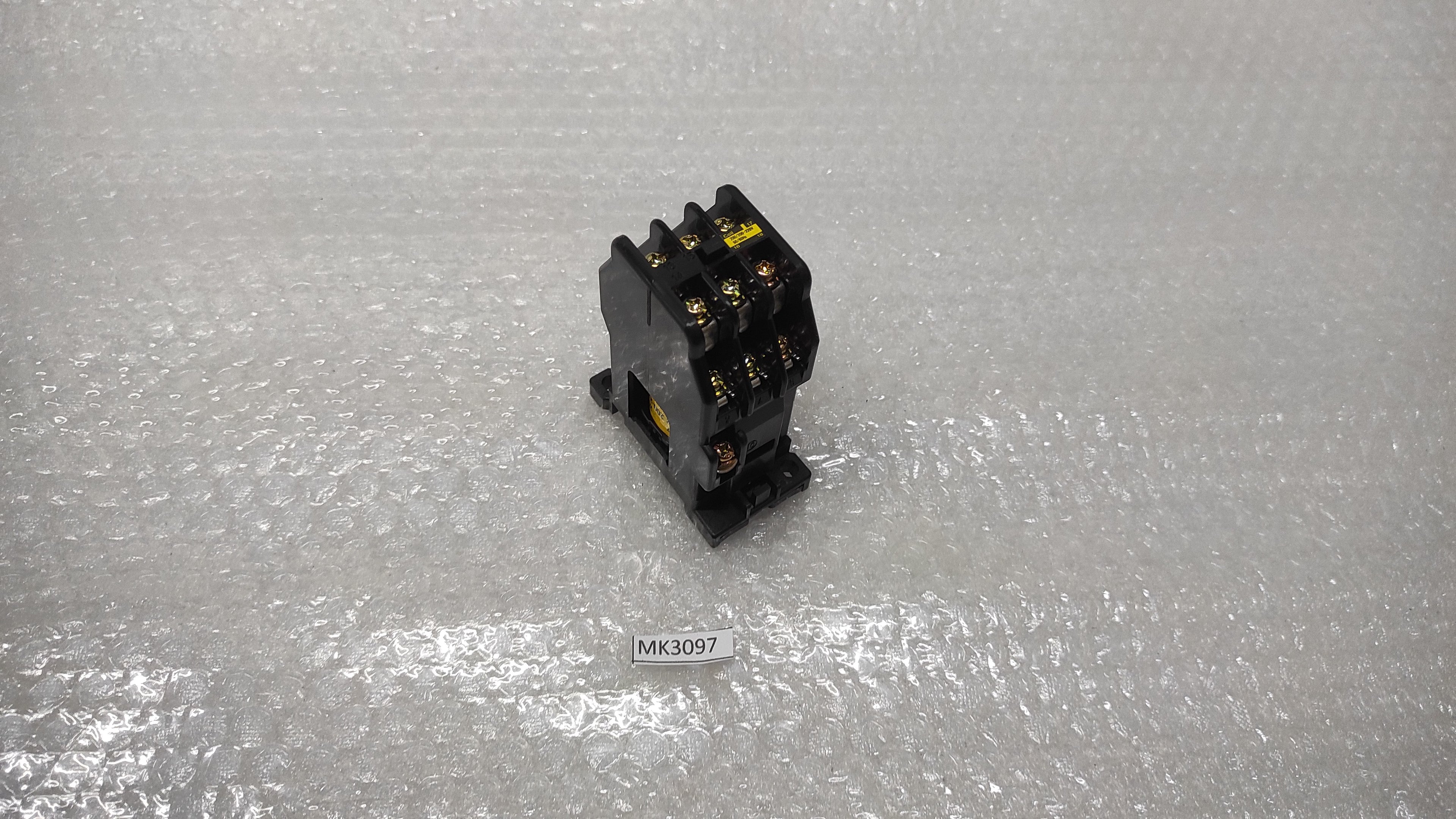 FUJI ELECTRIC SRC50-2F/X (3A3B) MAGNETIC CONTACTOR 200-220V