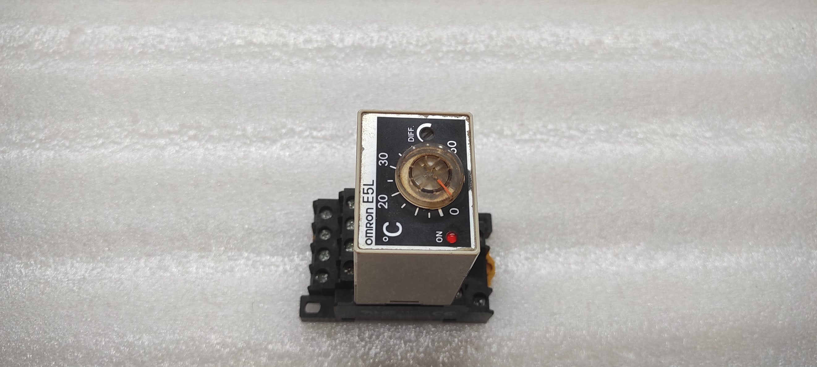 OMRON EL5-A TEMPERATURE CONTROLLER 0-50'C