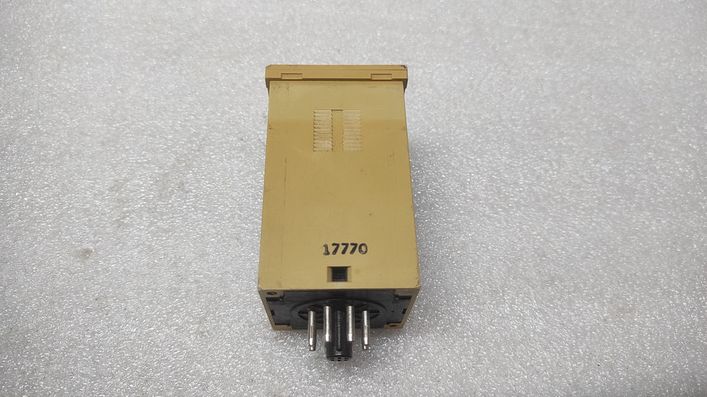 OMRON E5C4-R40 TEMPERATURE CONTROLLER 220-240V