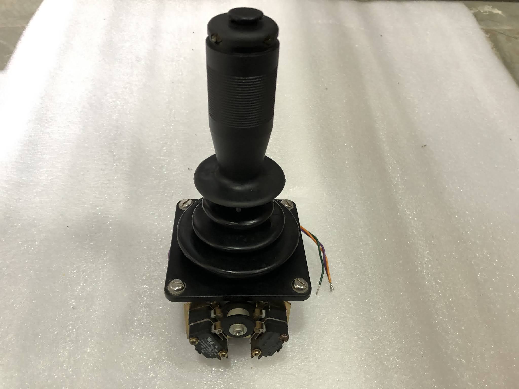 OEM CONTROLS JS6M15626 VARCO 3017249010 ROTARY ACTUATED PUSHBUTTON QAI3049 001