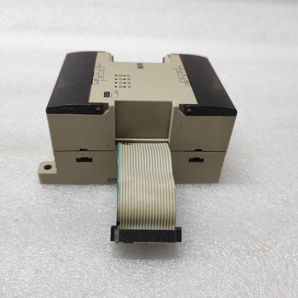 OMRON CPM1A-8ER OUT UNIT LOT OF 2 UNIT