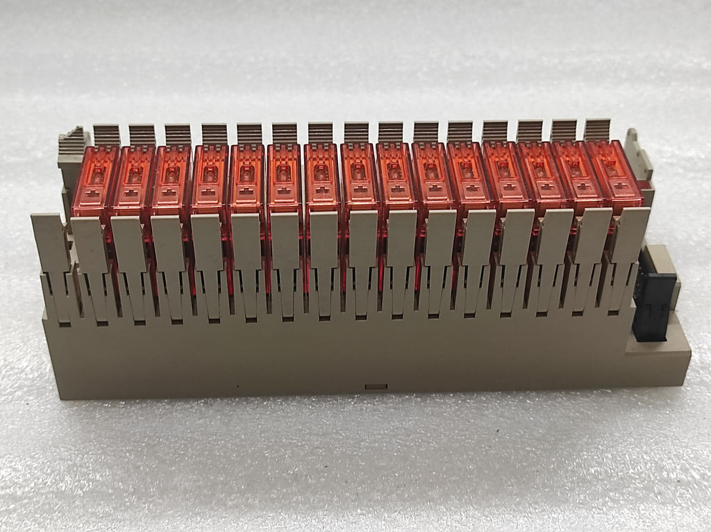 OMRON G7T 1122S 110-120VAC 15 UNIT RELAY WITH BASE MODULE