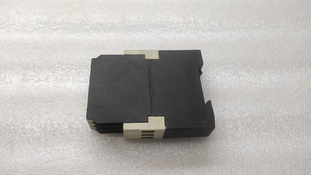 TELEMECANIQUE RE4 RL13BU TIME DELAY RELAY 110-240V/24V/42-48V 0.05S-300H 09960