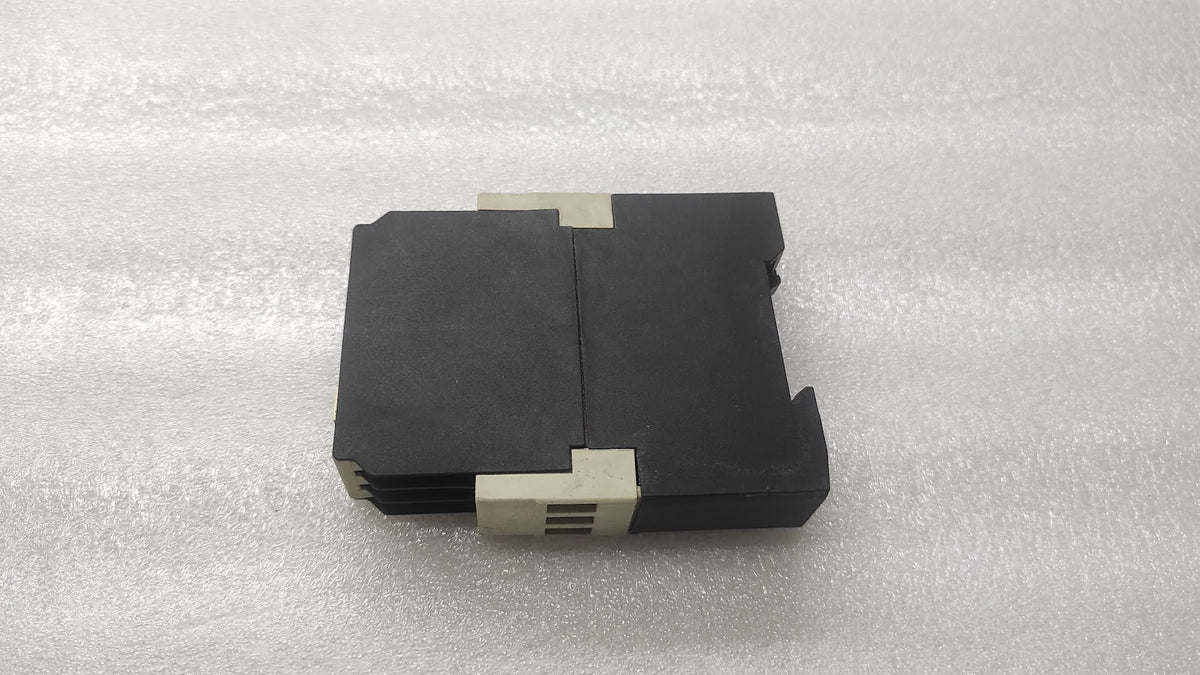 TELEMECANIQUE RE4 RL13BU TIME DELAY RELAY 110-240V/24V/42-48V 0.05S-300H 09960