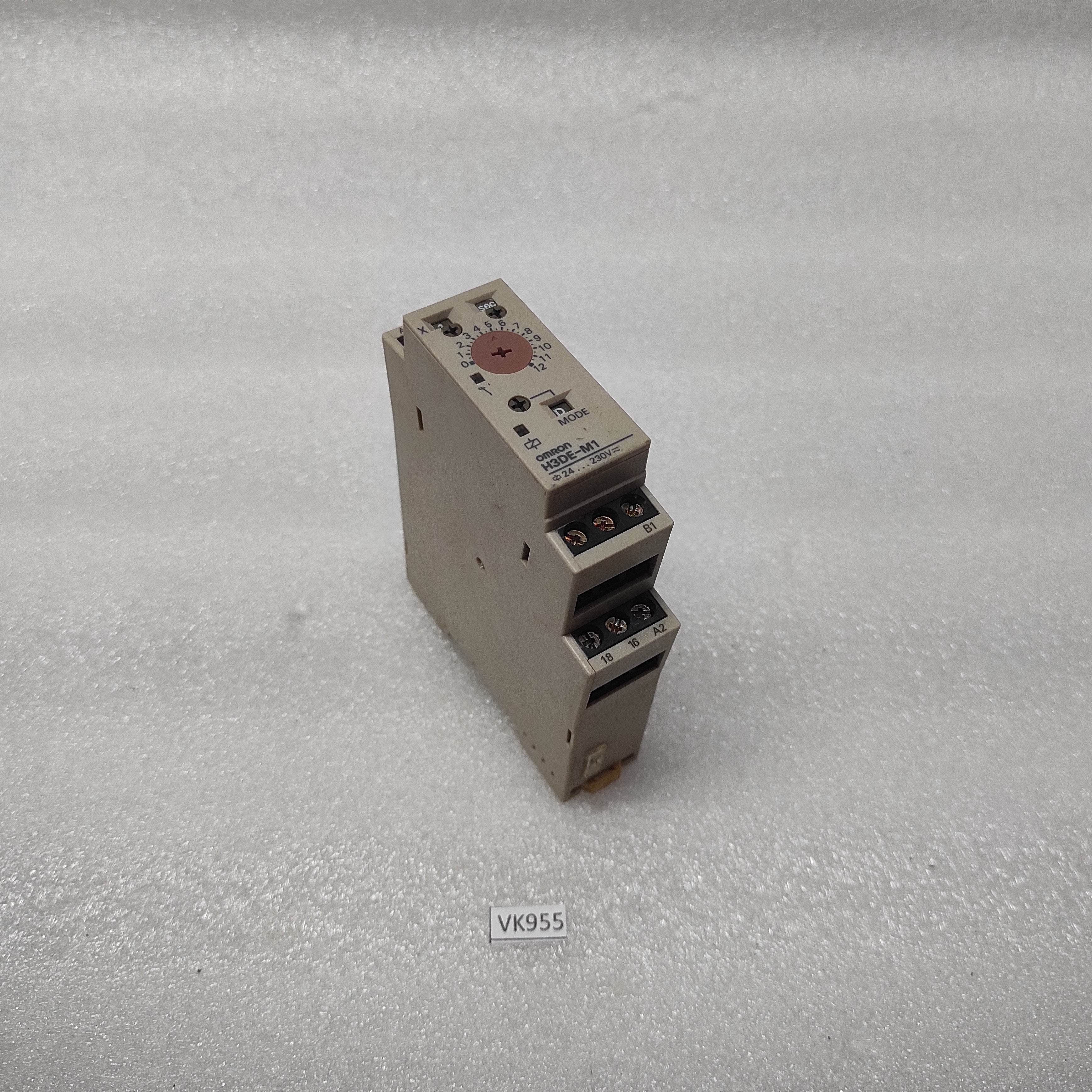 OMRON H3DE-M1 MULTIFUNCTION TIME DELAY RELAY 0.1S-120H 24-230VAC/DC