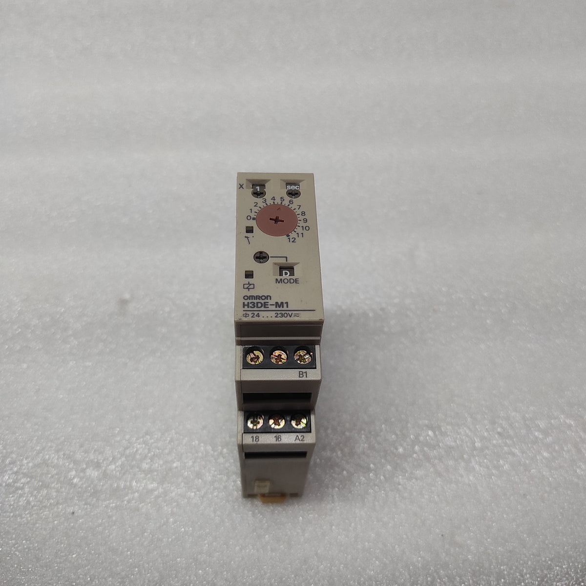 OMRON H3DE-M1 MULTIFUNCTION TIME DELAY RELAY 0.1S-120H 24-230VAC/DC
