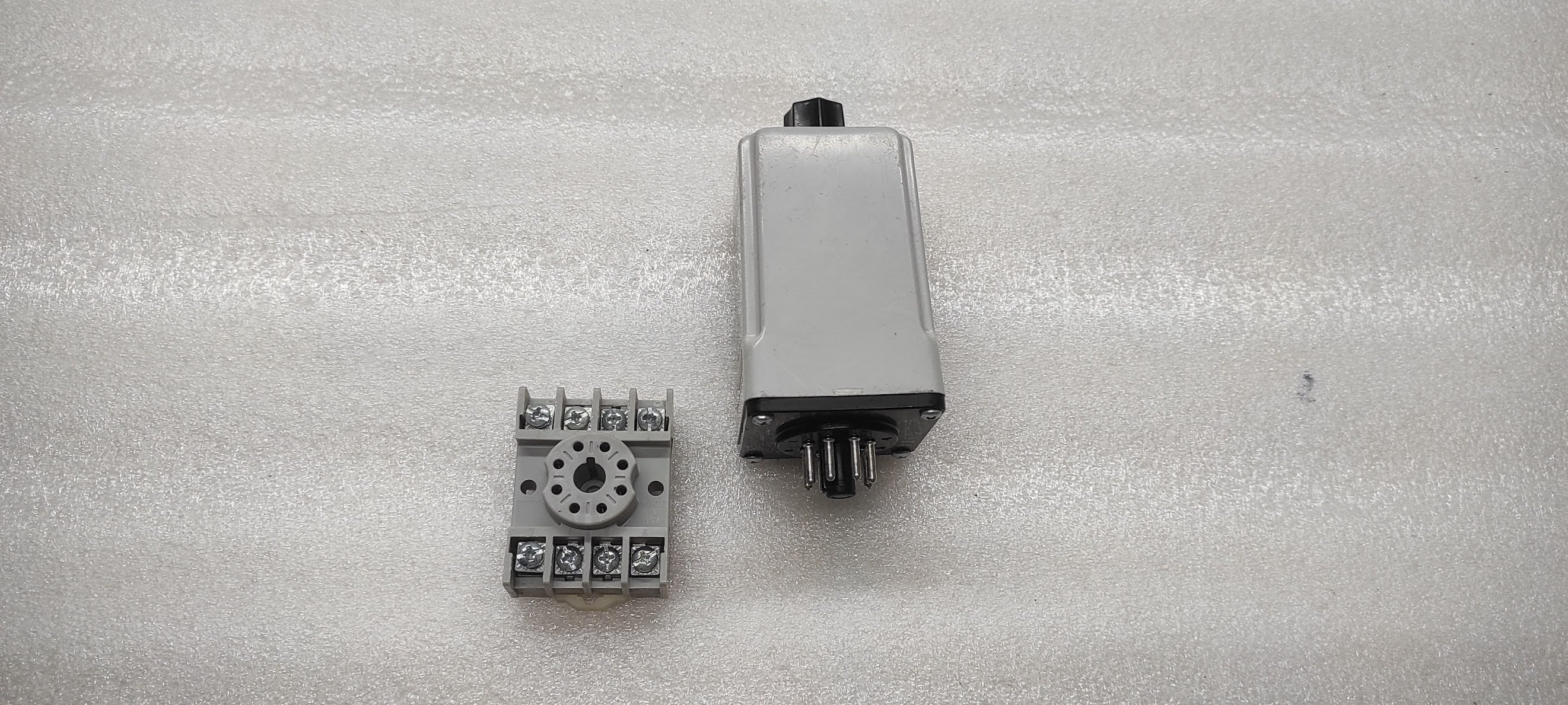 SIGNALINE 330-120V-10SEC OPERATE DELAY RELAY
