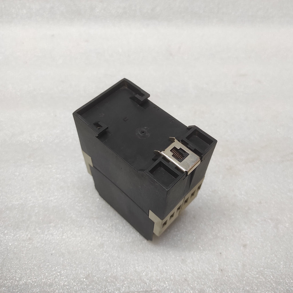 TELEMECANIQUE RM3 JA102MU7 RELAY 05281 220-240V