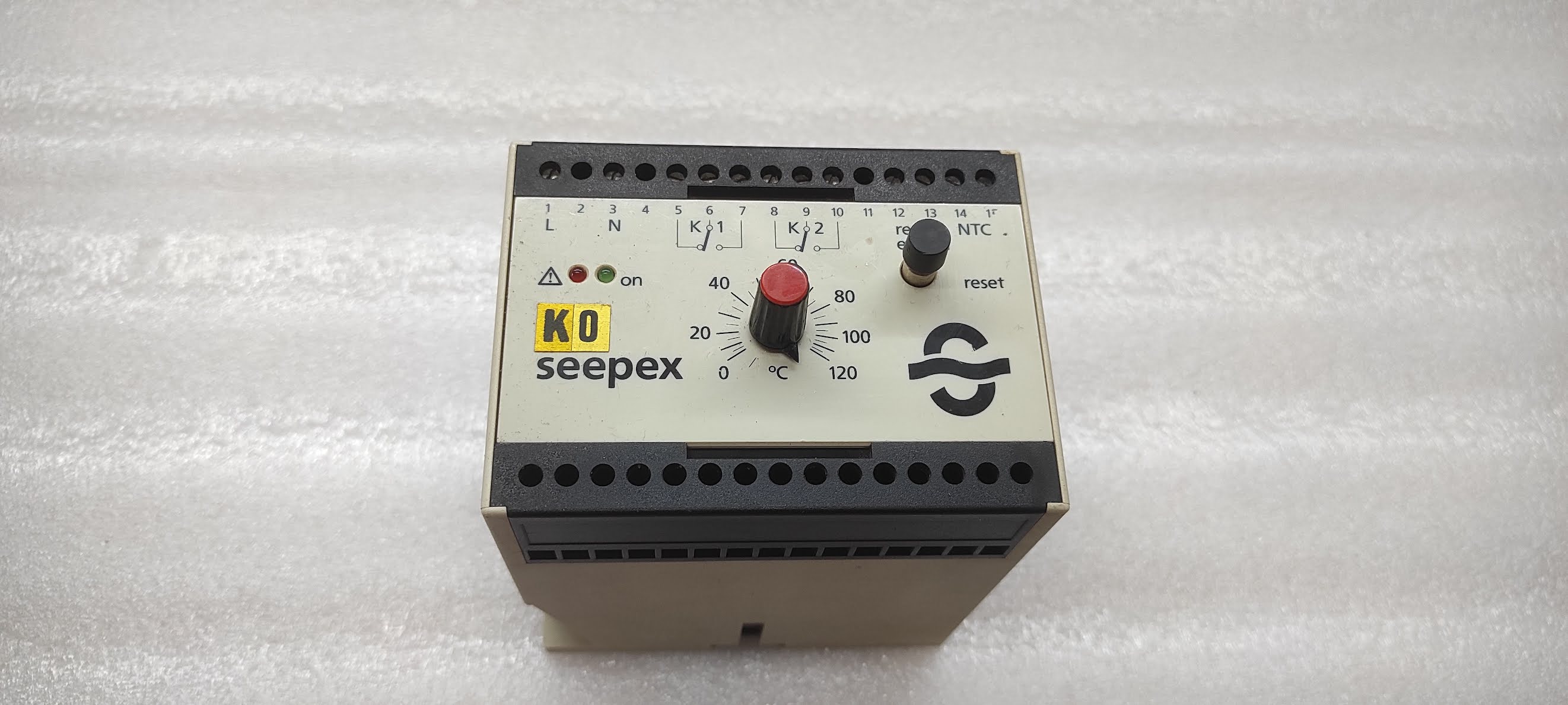 SEEPEX TSE/STG 120/220 TEMPERATURE CONTROLLER 0-120'C 220-240V