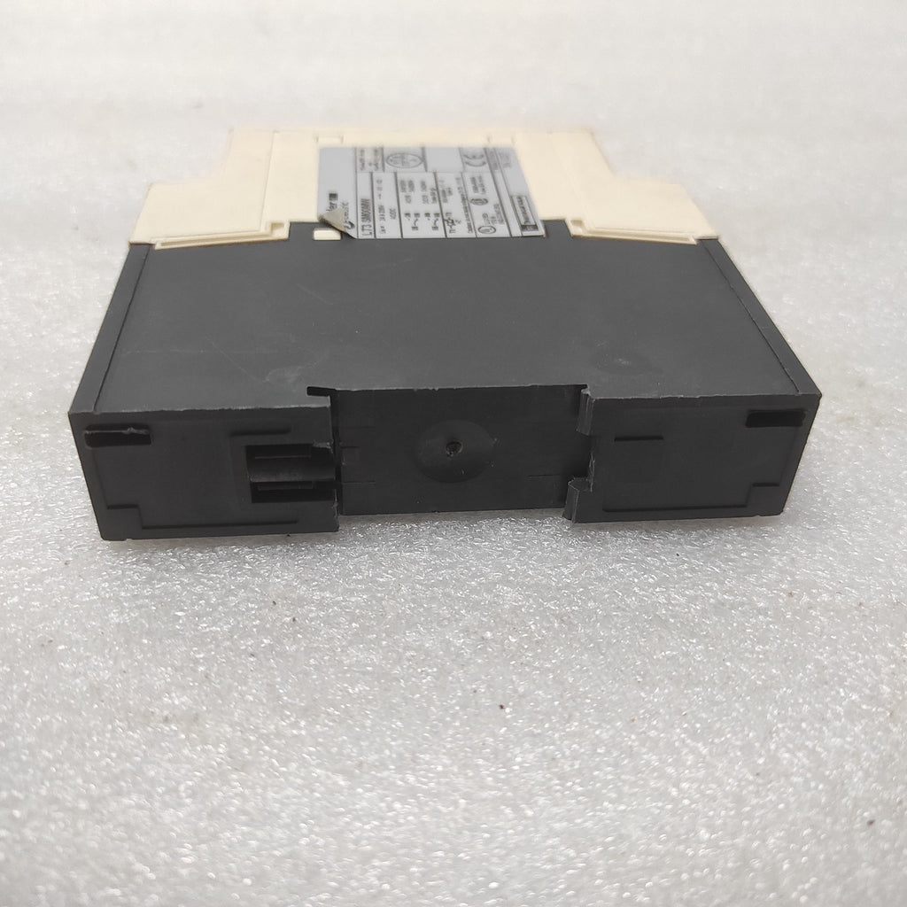 SE LT3 SM00MW PTC PROBE RELAY 24-230VAC/DC LT3SM00MW