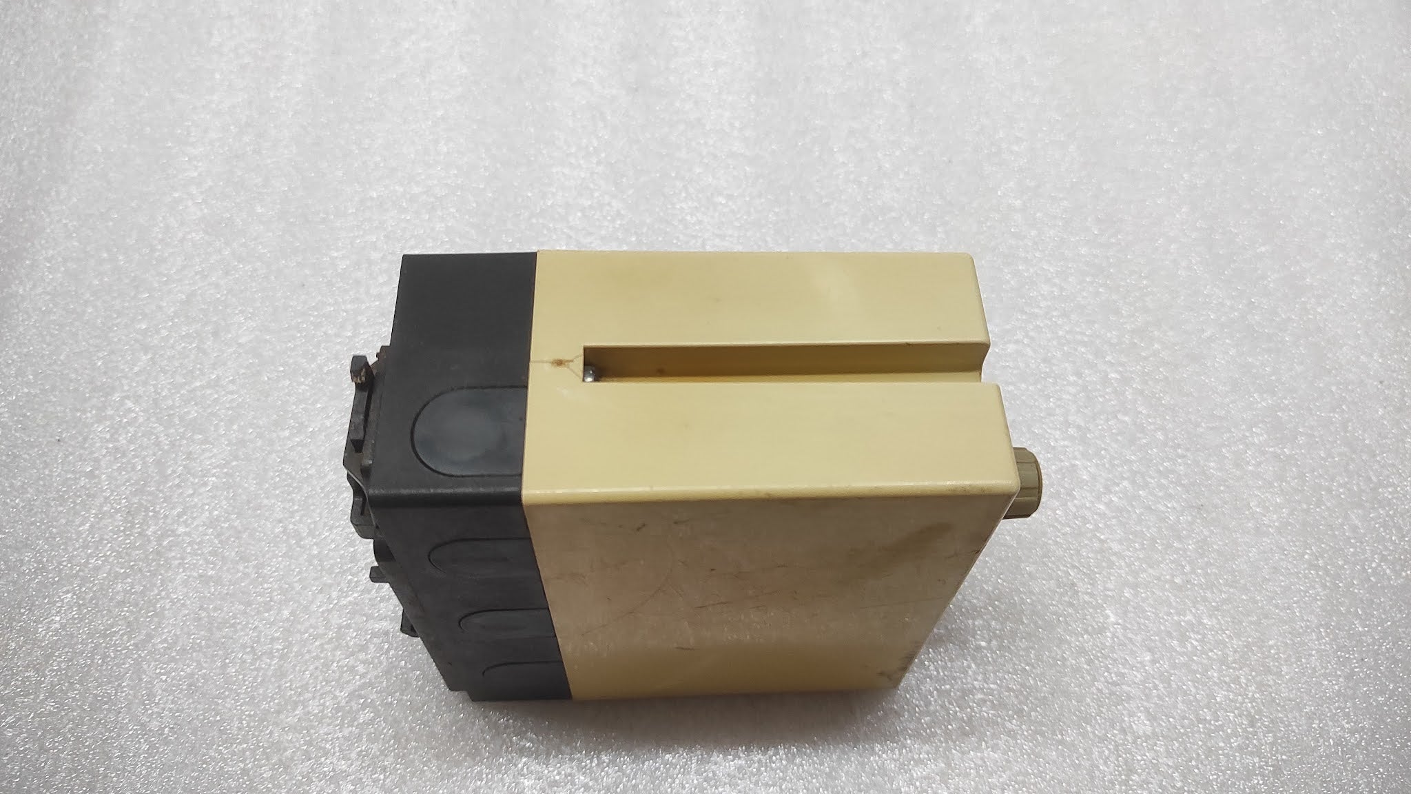 GESTRA LRS 1-5 CONDUCTIVITY SWITCH 230V 057270 CRACKED BODY