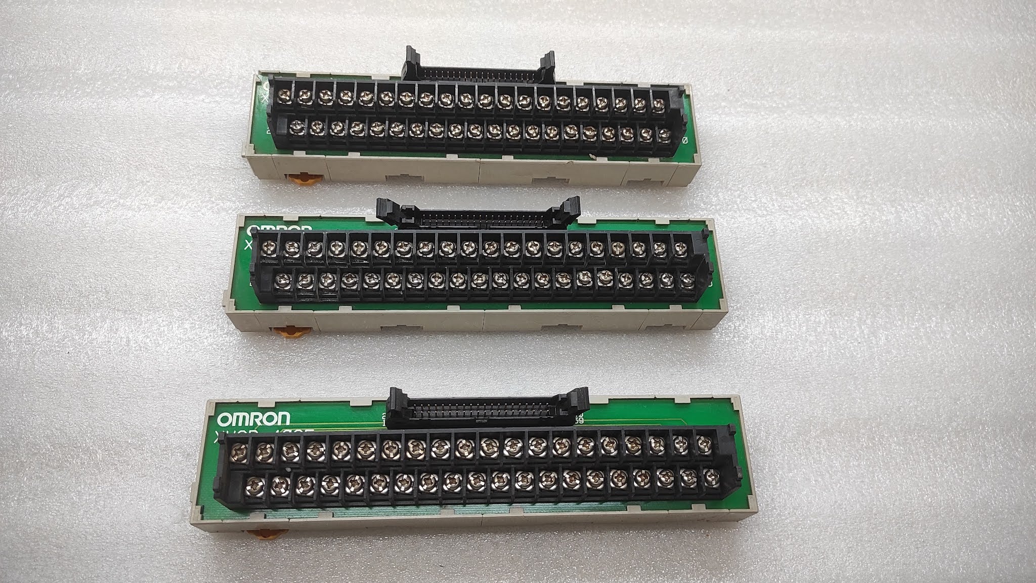 OMRON XW2B-40G5 INTERFACE MODULE M3.5 40PNT SCREW TERMINAL