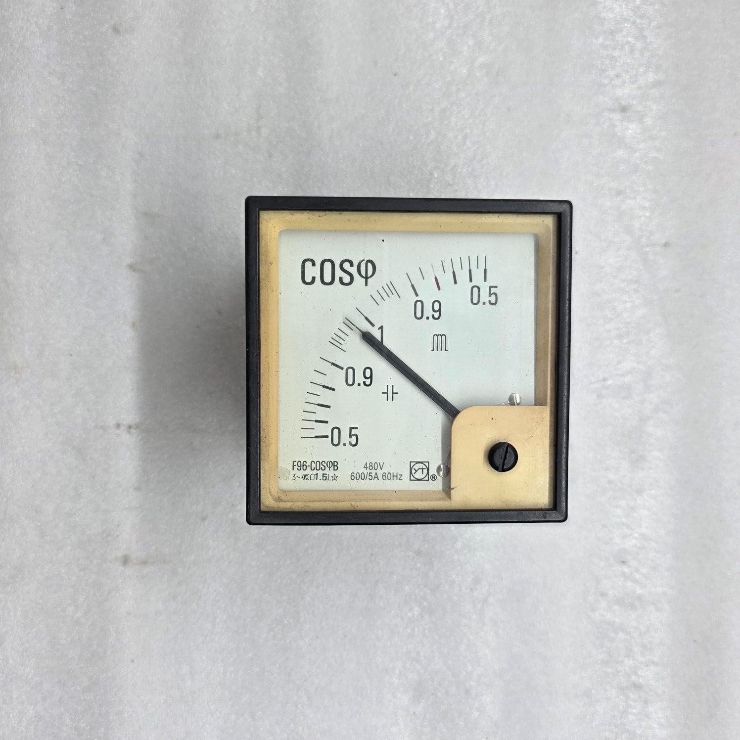 YT F96-COSθB POWER FACTOR METER 0.5C - 1 - 0.5L 480-600V/5A