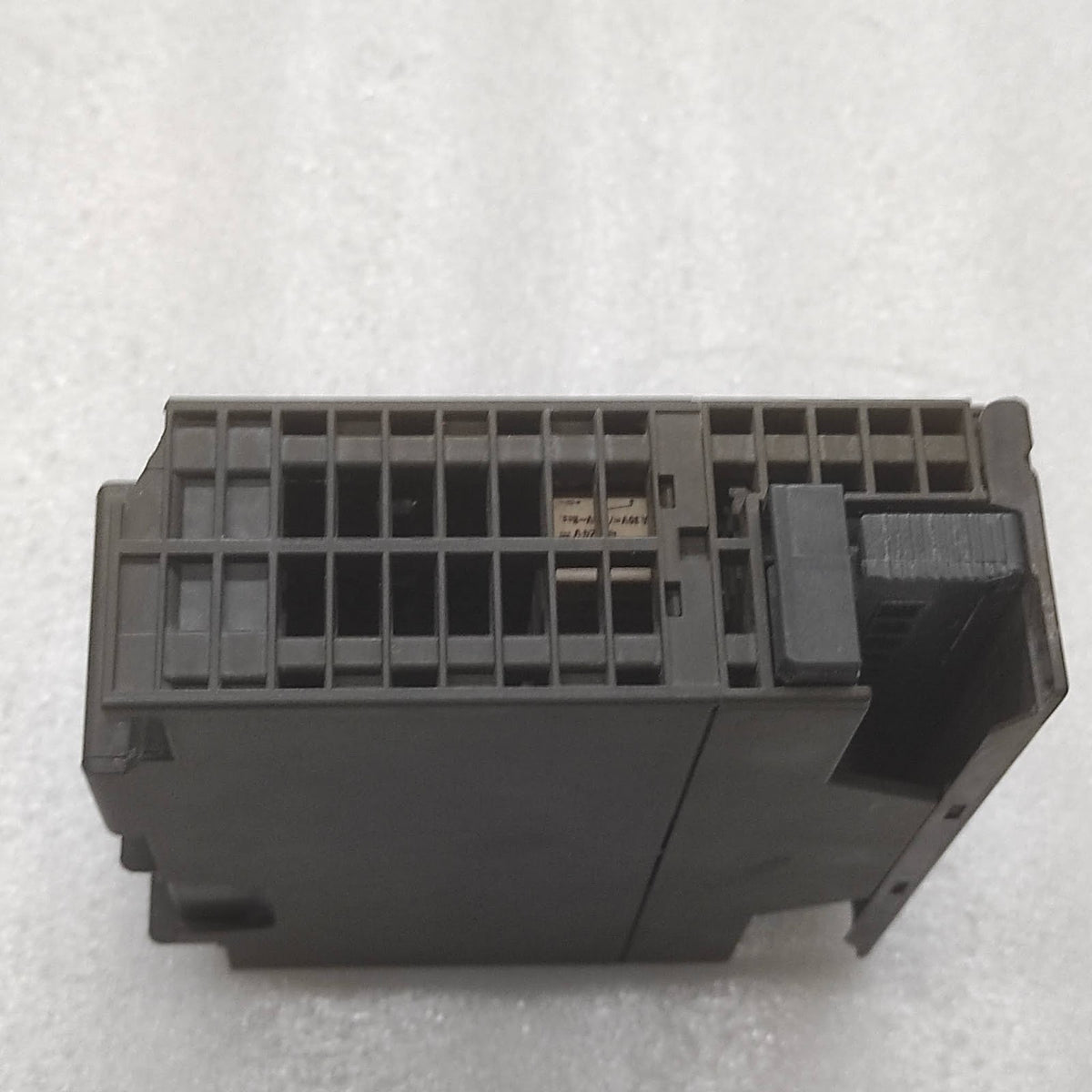 SIEMENS 6ES7 322-1HH01-0AA0 OUTPUT MODULE