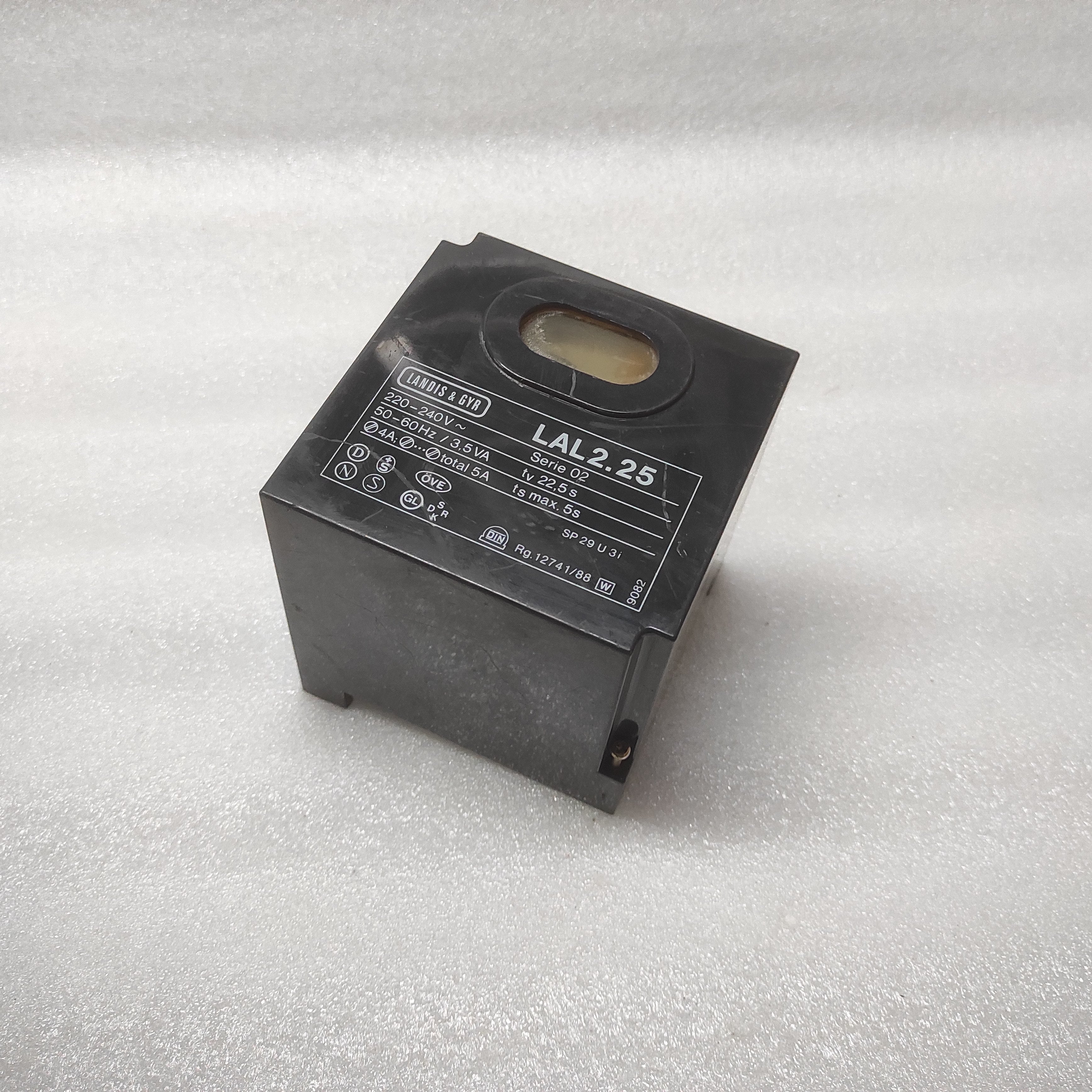 Landis & Gyr LAL 2.25 Burner Control 220-240 VAC WITHOUT BASE
