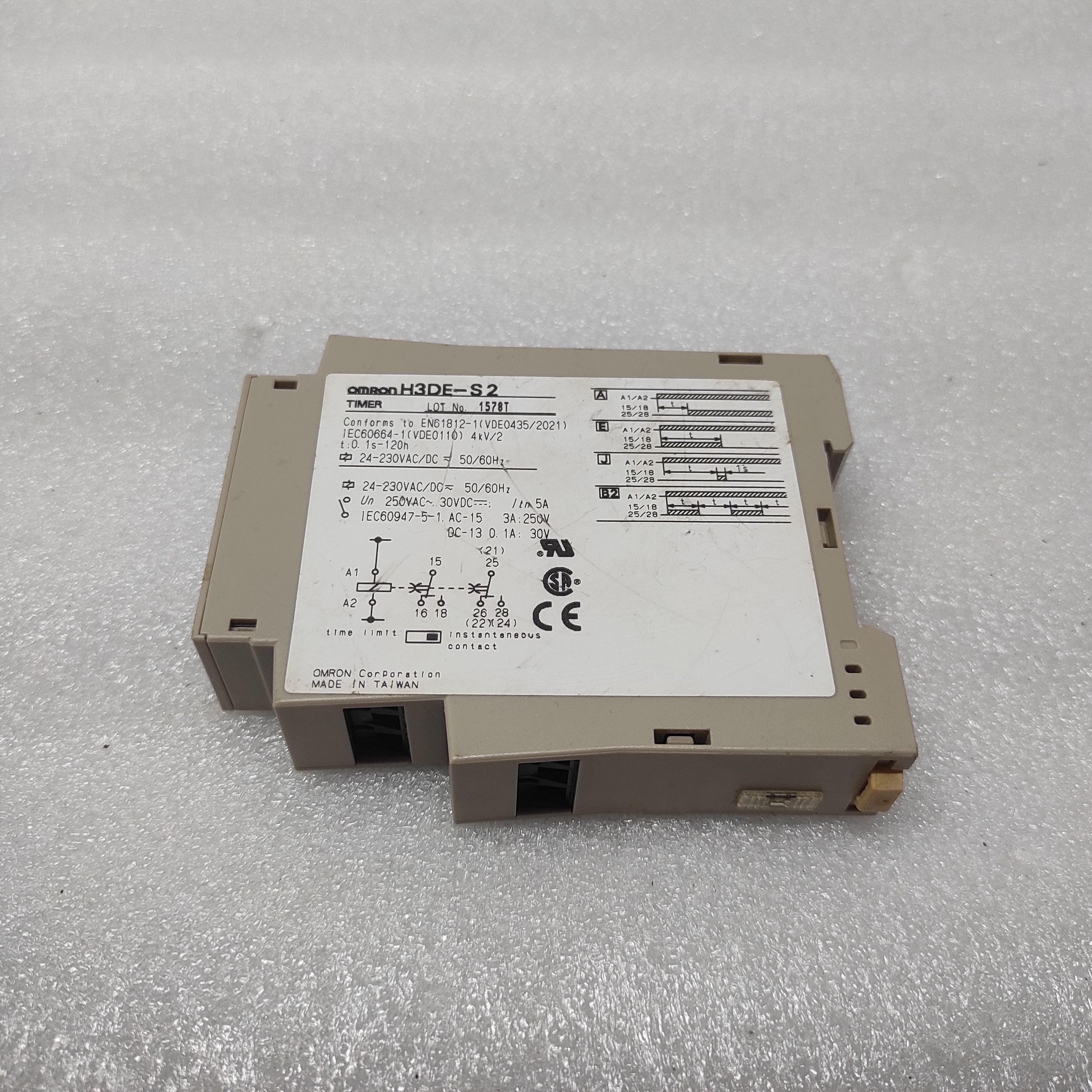 OMRON H3DE-S2 MULTIFUNCTION TIME DELAY RELAY 0.1S-120H 24-230VAC/DC