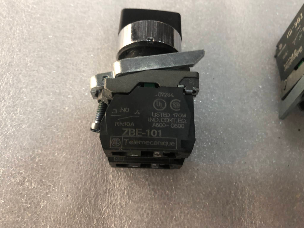 SE  XB4-BD53 SELECTOR SWITCH 38062