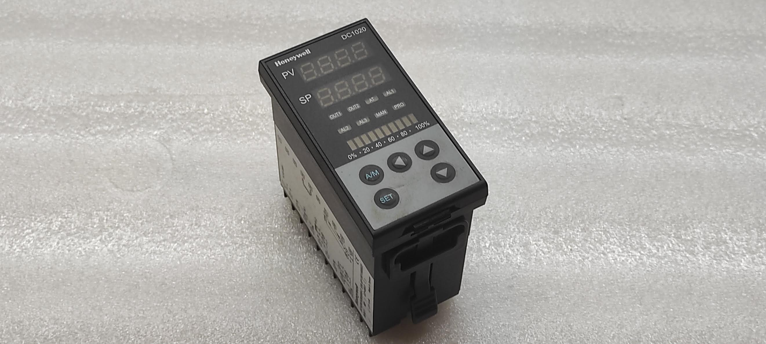 HONEYWELL DC1020 TEMPERATURE CONTROLLER DC1020CT30100B-E 85-265V