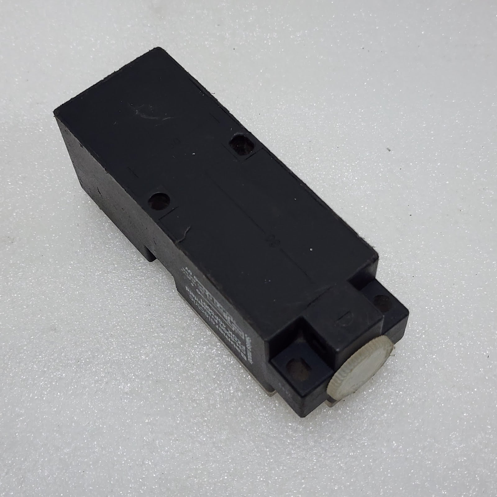 BAUMER ELECTRIC FZDK 40P5001 PHOTOELECTRIC SENSOR
