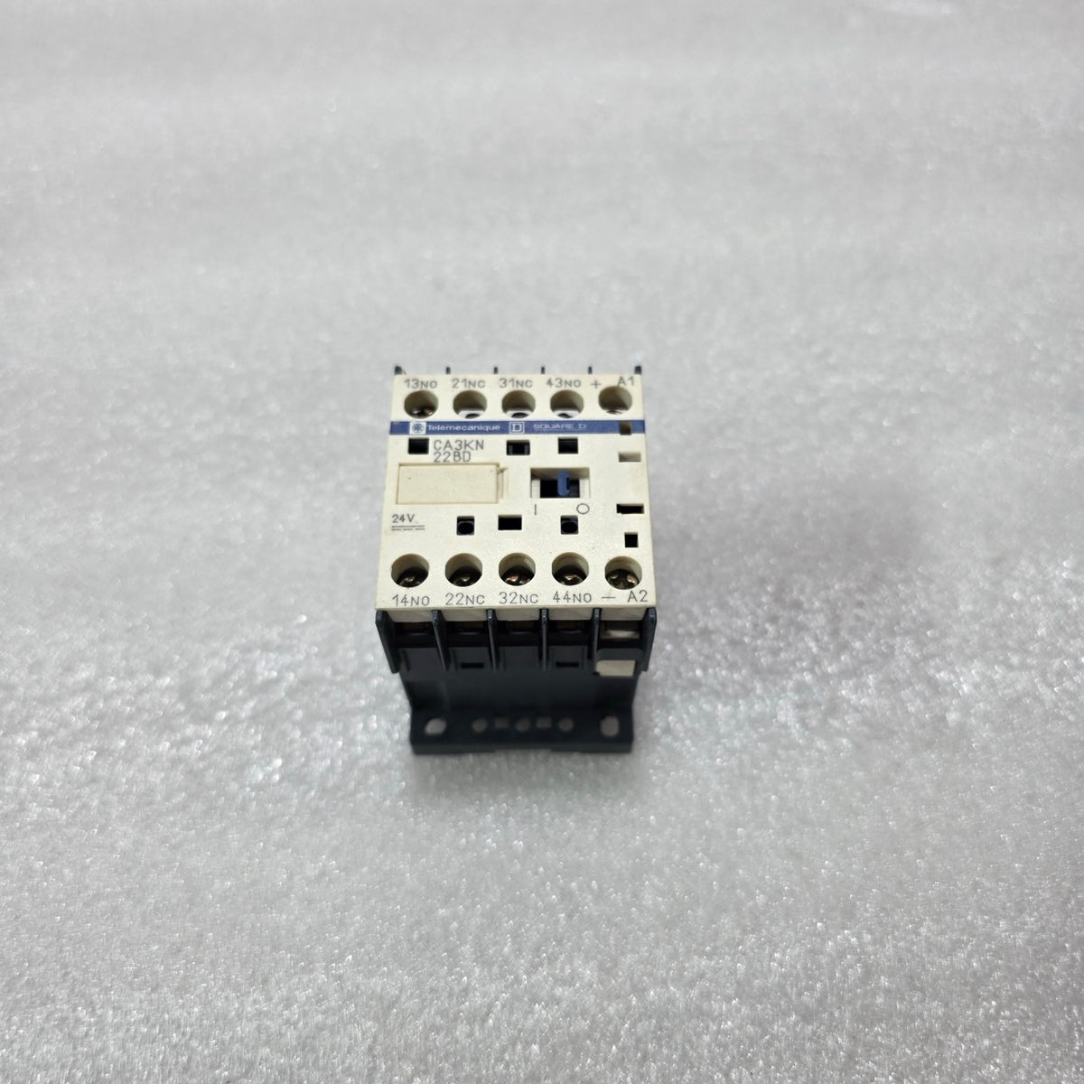TELEMECANIQUE CA3KN22BD CONTROL RELAY 24VDC 2NO+2NC 10A 690V SQUARE D