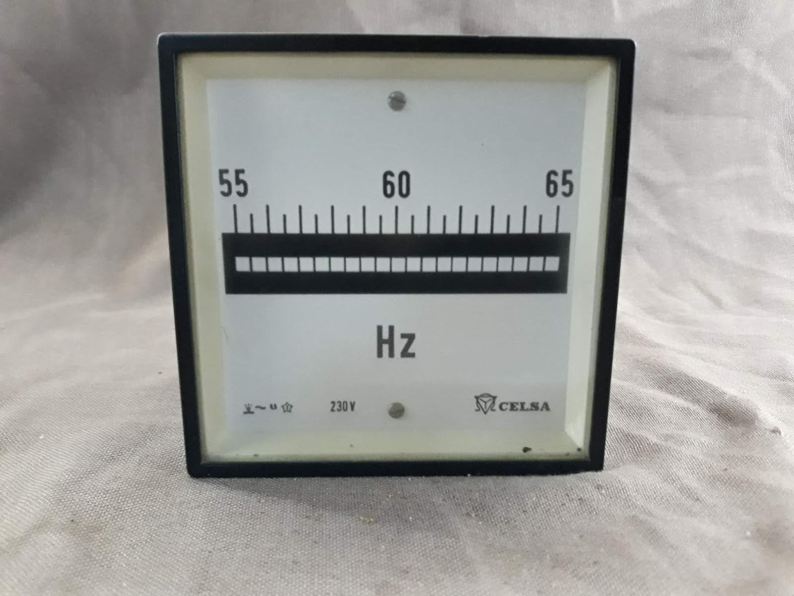 Celsa Frequency Counter Meter 230V 55-65 Hz