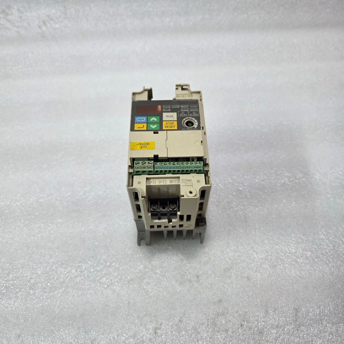 YASKAWA CIMR-J7AZB0P4 VFD DRIVE 240V 1.1kVA IP20 J7 SERIES