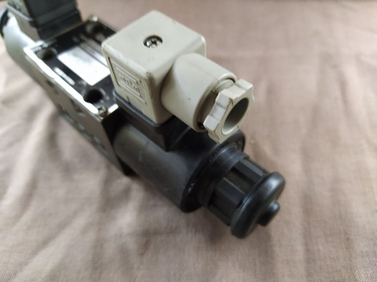 Damcos SA G01 C6S C230 31ES Solenoid Operated Directional Control Valve SAG01C6S