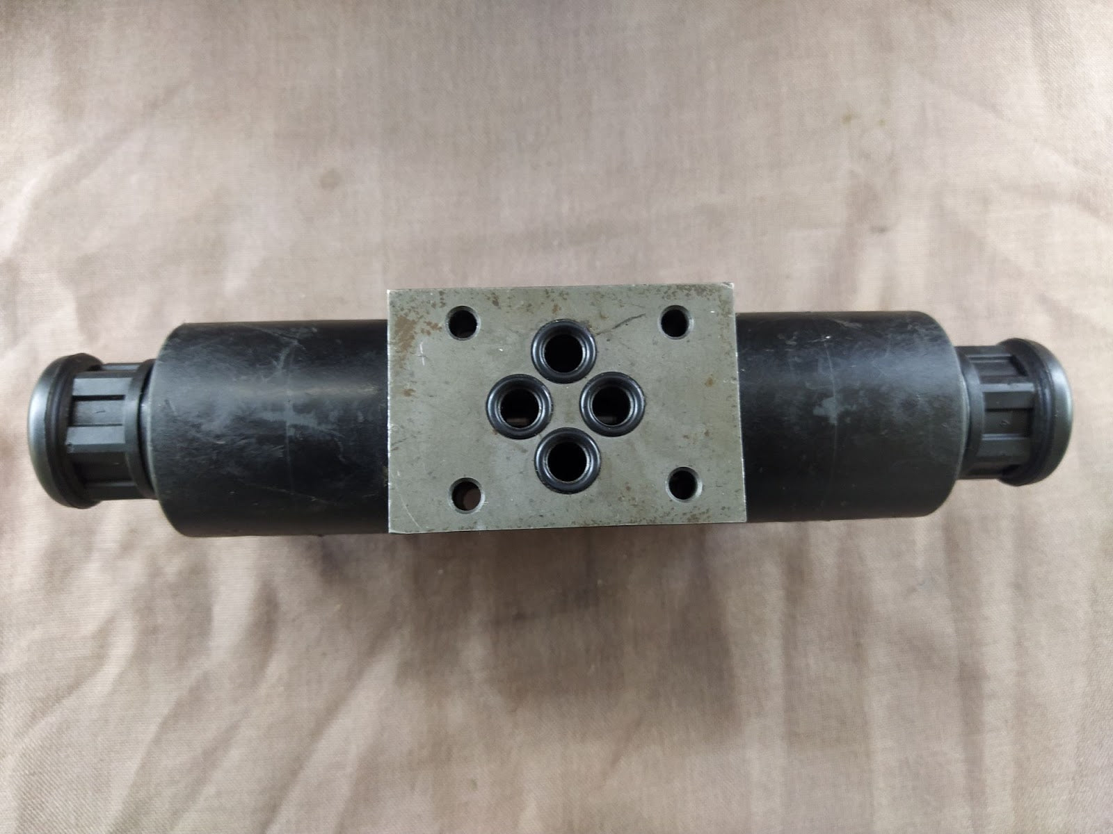 Damcos SA G01 C6S C230 31ES Solenoid Operated Directional Control Valve SAG01C6S