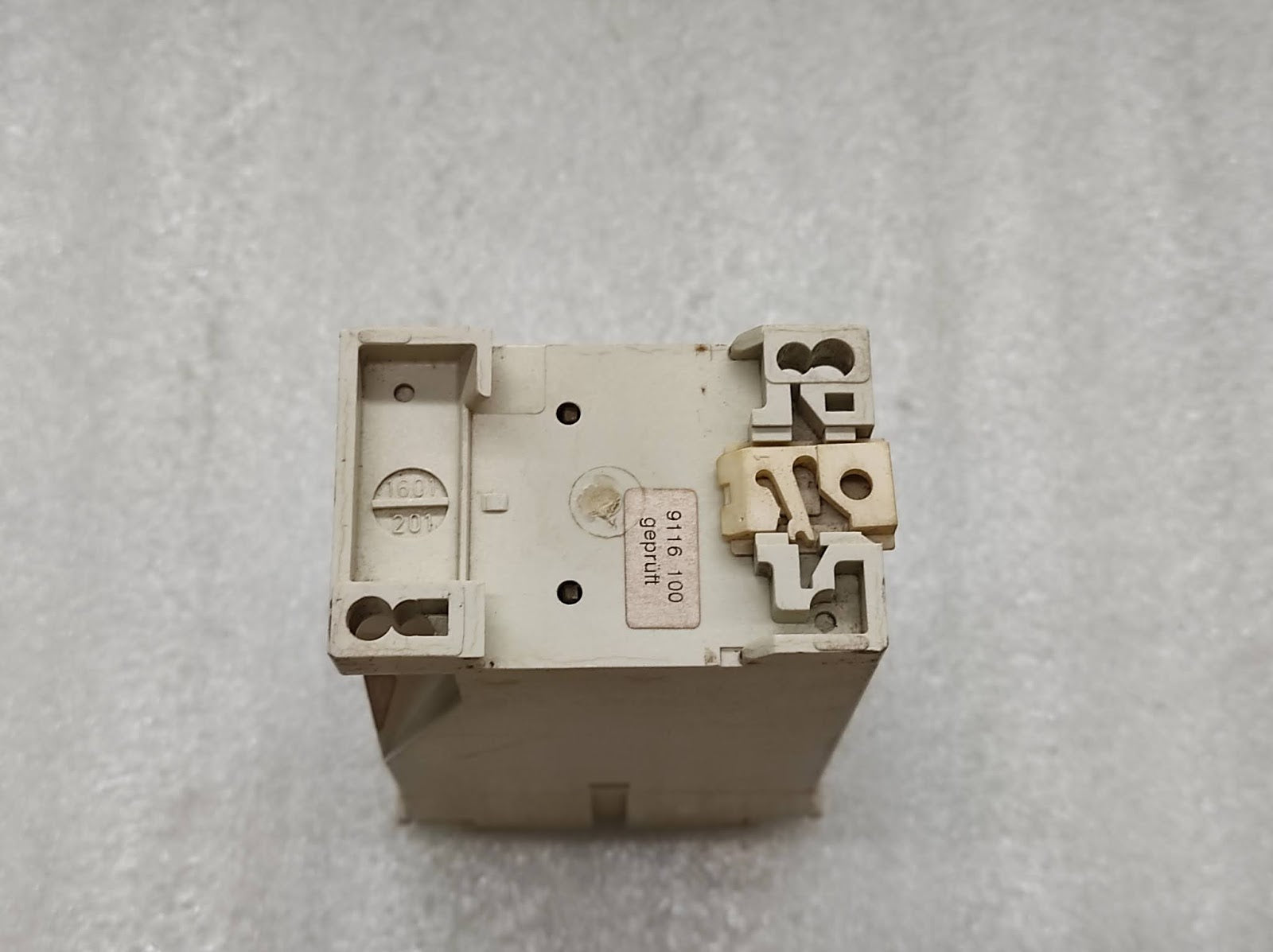 DOLD AD 8851.14 LATCHING RELAY 0016370 220-230V