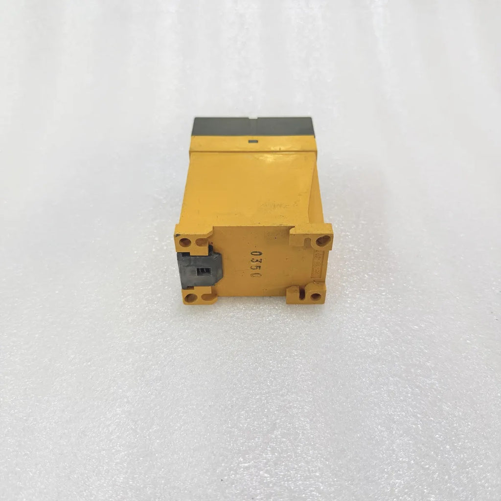 ETN Timer Relay Impulse Pause DIN Rail Mount Pre-Owned