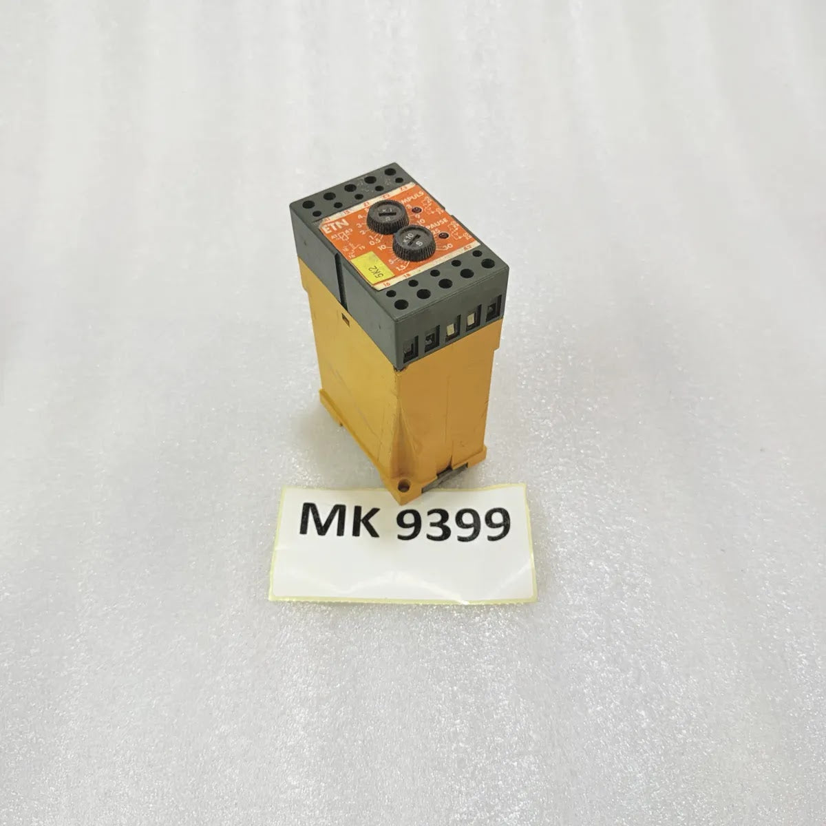 ETN Timer Relay Impulse Pause DIN Rail Mount Pre-Owned