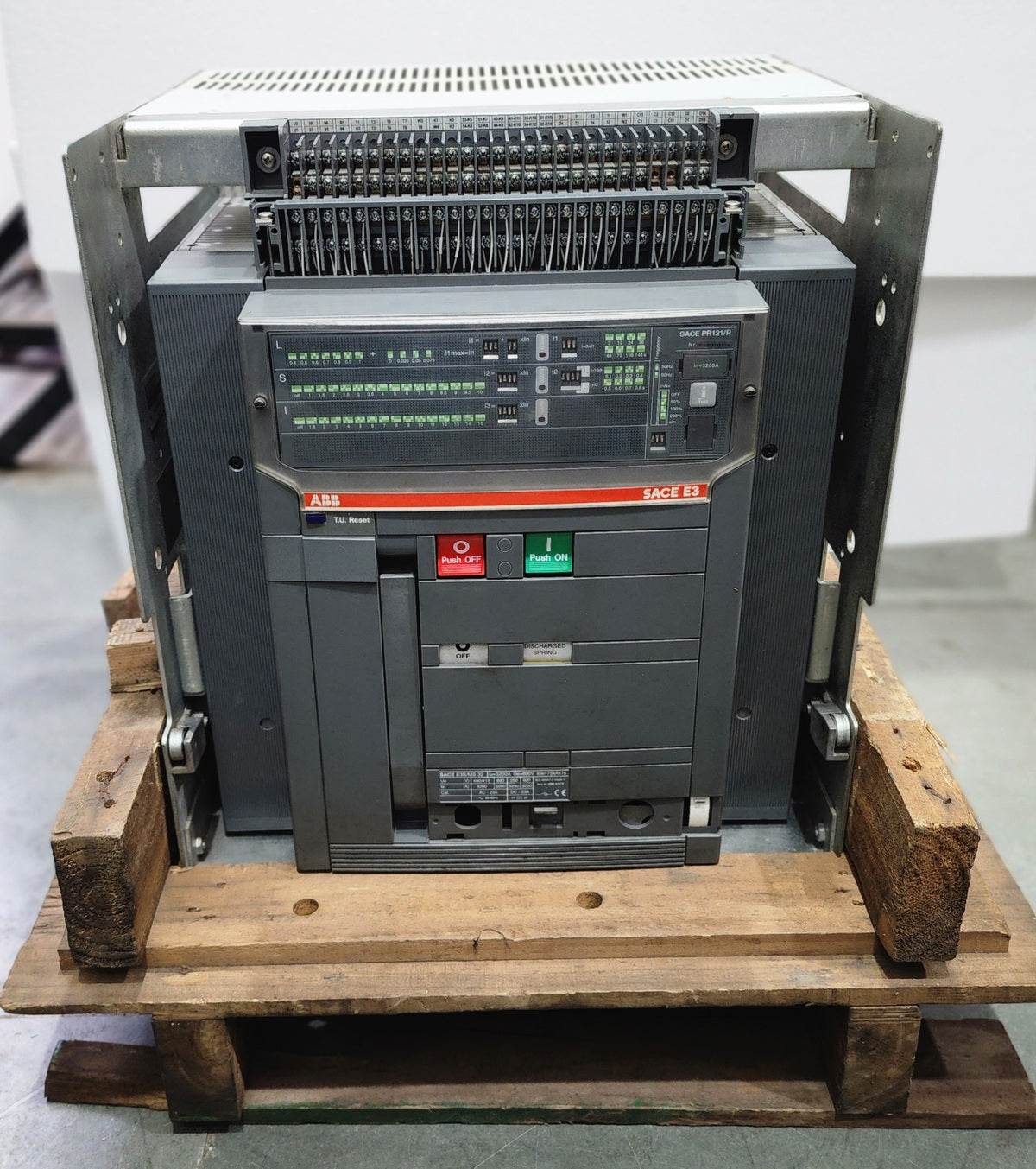 ABB SACE E3S/MS 32 3-POLE CIRCUIT BREAKER 1SDA058979R1 3200A