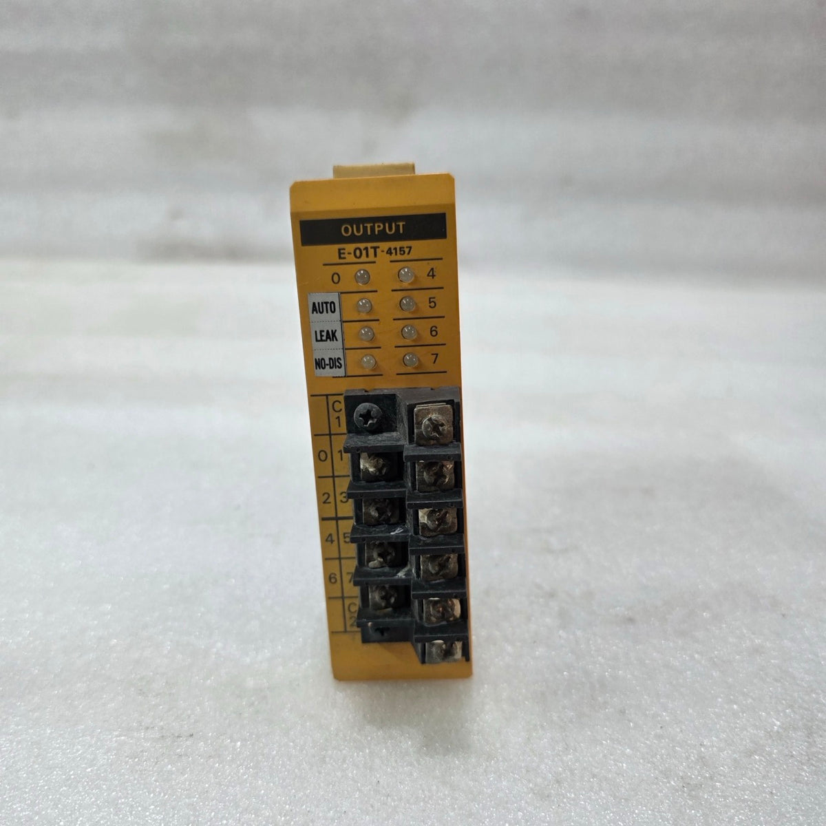HITACHI E-01T-4157 OUTPUT MODULE | INDUSTRIAL CONTROL BOARD