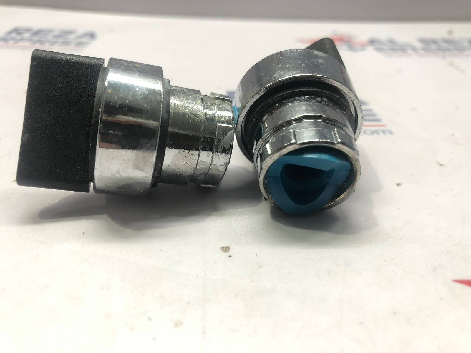 HITEC 100460 3-POSITION SWITCH LOT OF 2 UNIT