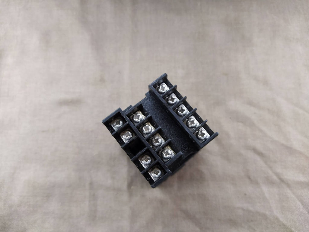 Honeywell DC1010 Temperature Controller DC1010CT-302000-E